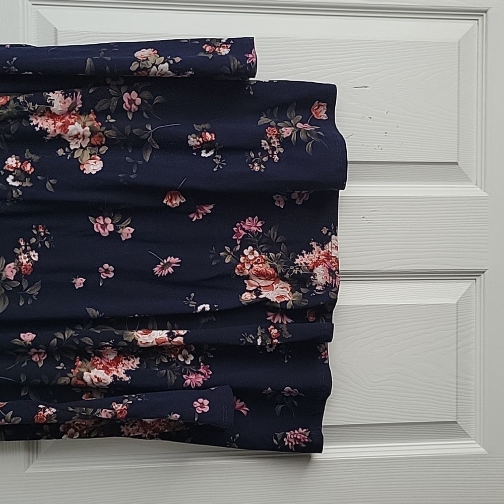First Love Floral Top - Picture 2 of 9